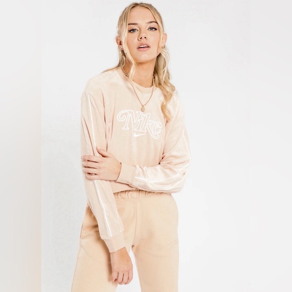 Nike - Cropped Crewneck